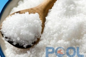 Muối tinh khiết chuyên dụng cho hồ bơi có gì khác muối ăn thông thường?