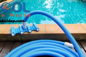 Tại sao đặc tính tự nổi của ống mềm lại quyết định tốc độ làm sạch lòng hồ bơi diện tích lớn?