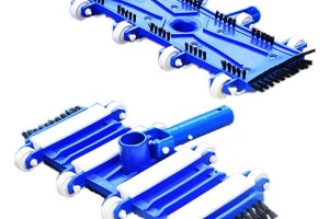 Trải Nghiệm Vệ Sinh Hồ Bơi Dễ Dàng Với Bàn Hút Đáy 8 Bánh Màu Xanh Dương