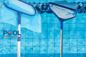 Vợt rác hồ bơi tam giác có khác gì so với vợt rác hình tròn?